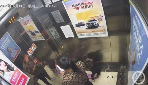 儿童乘电梯事故视频