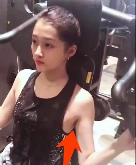 哪个女明星有腋毛,明星私生活揭秘，她为何大方展示腋毛？