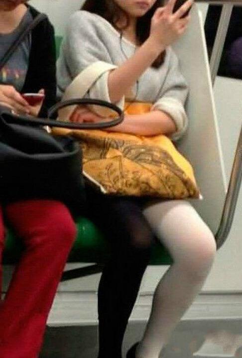 女人穿连裤丝袜视频,探寻女性连裤丝袜的时尚魅力