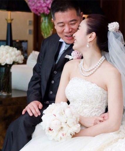 尹晶喜和老公的结婚照,幸福结婚照曝光
