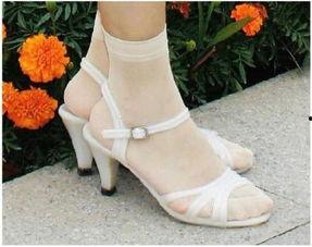 肉丝袜凉鞋初中女生,肉丝袜凉鞋潮流解析